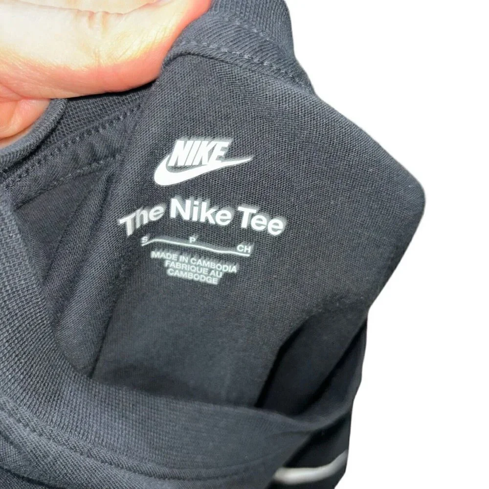 Nike Men's S Small Classic T-Shirt The Nike Tee Graphic Print Nike Swoop Black